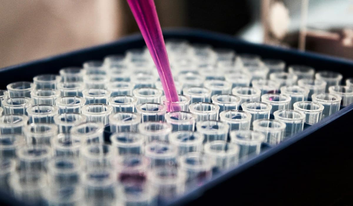 Laboratory testing for dyes and chemical products
